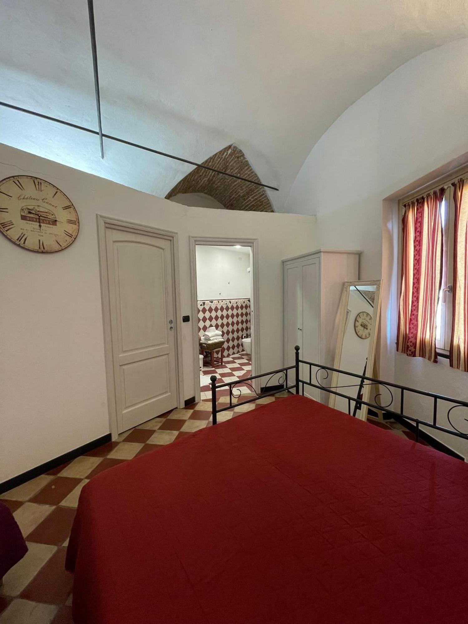 Ca' Du Batan Bed & Breakfast Spotorno Room photo
