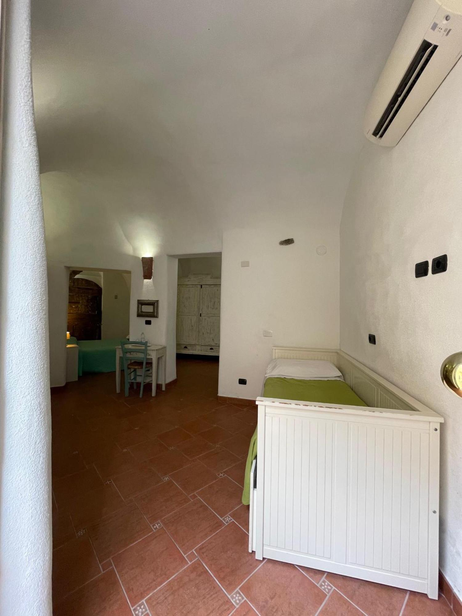 Ca' Du Batan Bed & Breakfast Spotorno Room photo